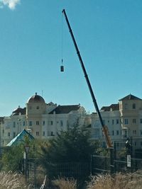 GR&Uacute;A M&Oacute;VIL ELEVANDO CLIMATIZADOR ESTEPONA