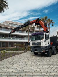 cami&oacute;n brazo en Estepona